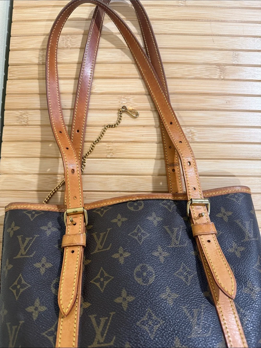 Authentic Louis Vuitton Monogram Bucket GM Louis Vuitton shoulder bag